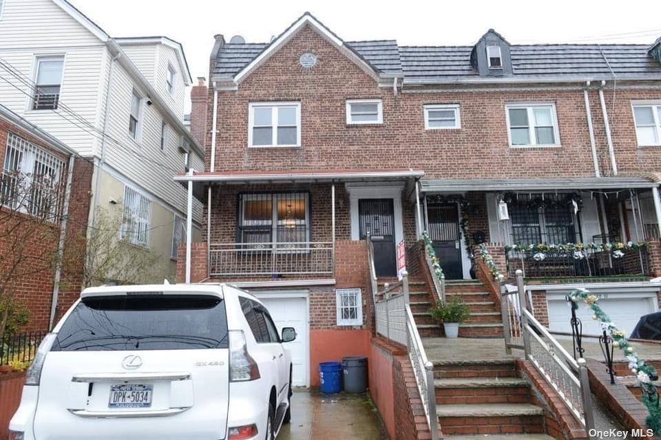 Property for Sale at 62nd Road, Forest Hills, Queens, NY - Bedrooms: 3 
Bathrooms: 3 
Rooms: 6  - $1,150,000