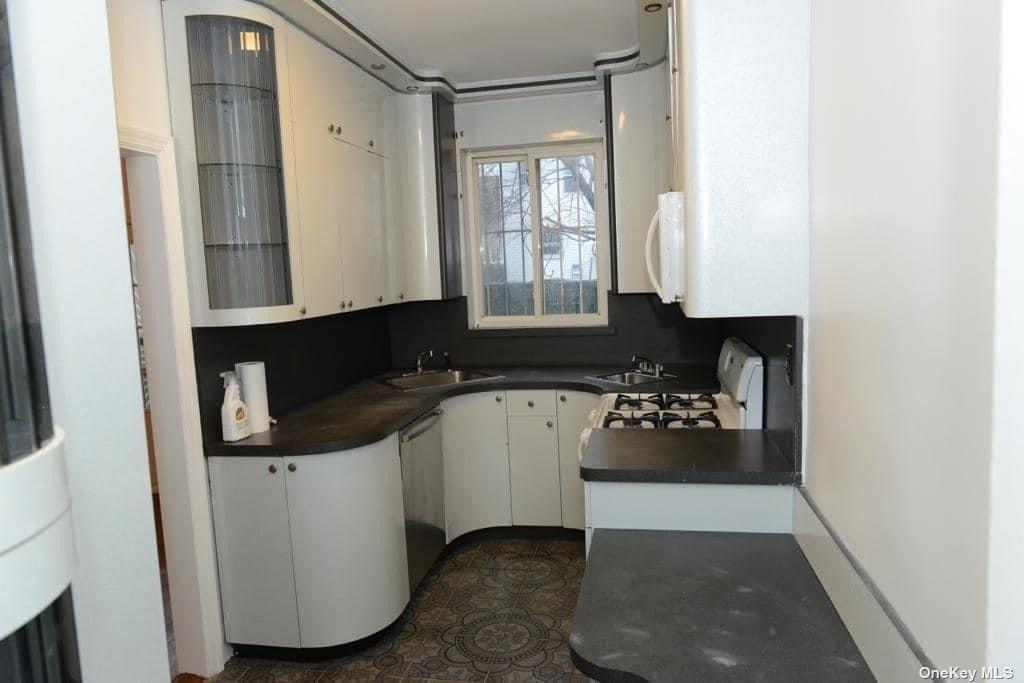 102-12 62nd Road, Forest Hills, New York image 3