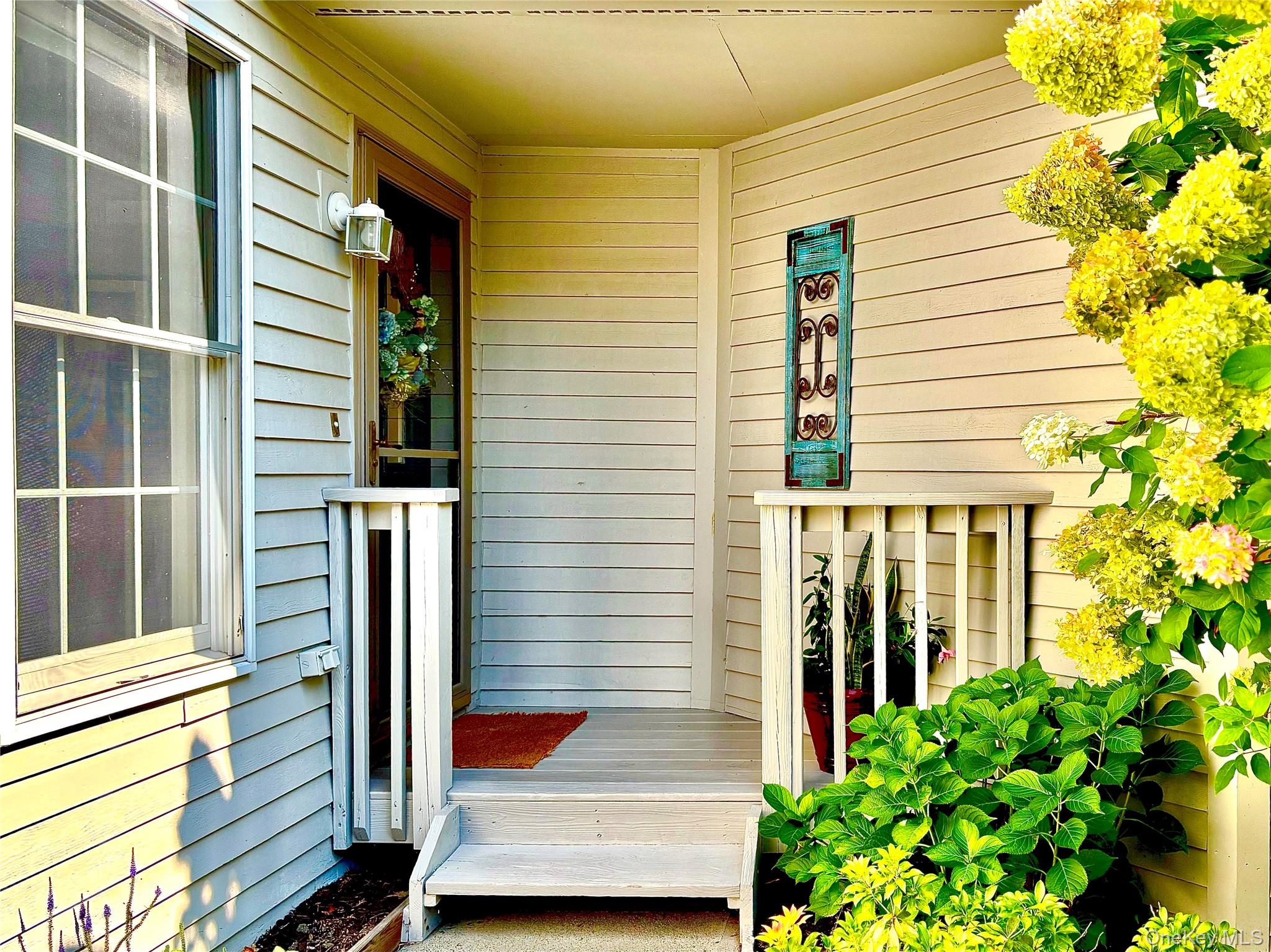 Rhinebeck, New York 12572, United States, 2 Bedrooms Bedrooms, ,3 BathroomsBathrooms,Residential,Active,209801