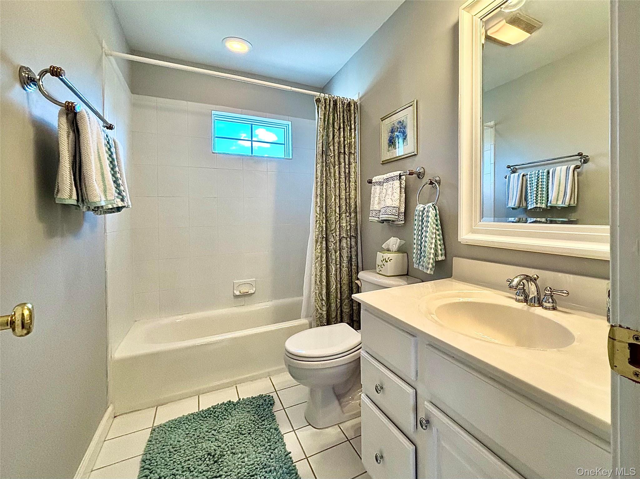 Rhinebeck, New York 12572, United States, 2 Bedrooms Bedrooms, ,3 BathroomsBathrooms,Residential,Active,209801