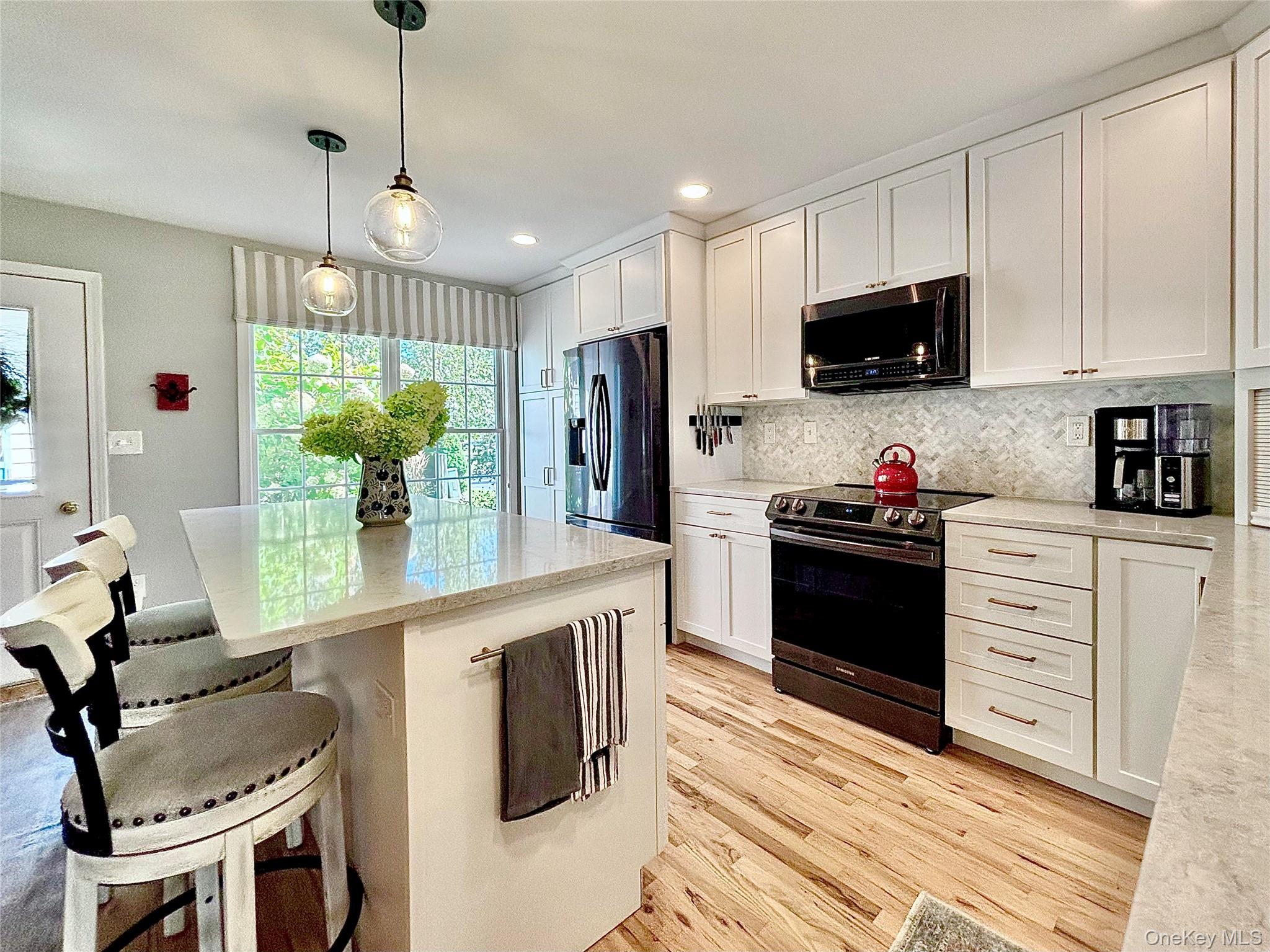 Rhinebeck, New York 12572, United States, 2 Bedrooms Bedrooms, ,3 BathroomsBathrooms,Residential,Active,209801