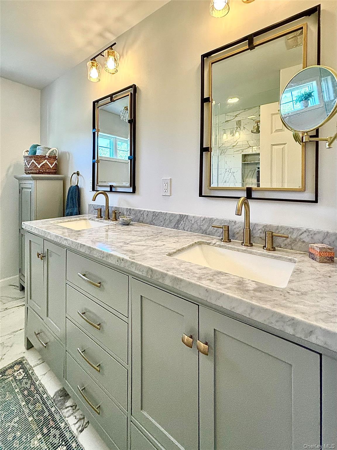 Rhinebeck, New York 12572, United States, 2 Bedrooms Bedrooms, ,3 BathroomsBathrooms,Residential,Active,209801