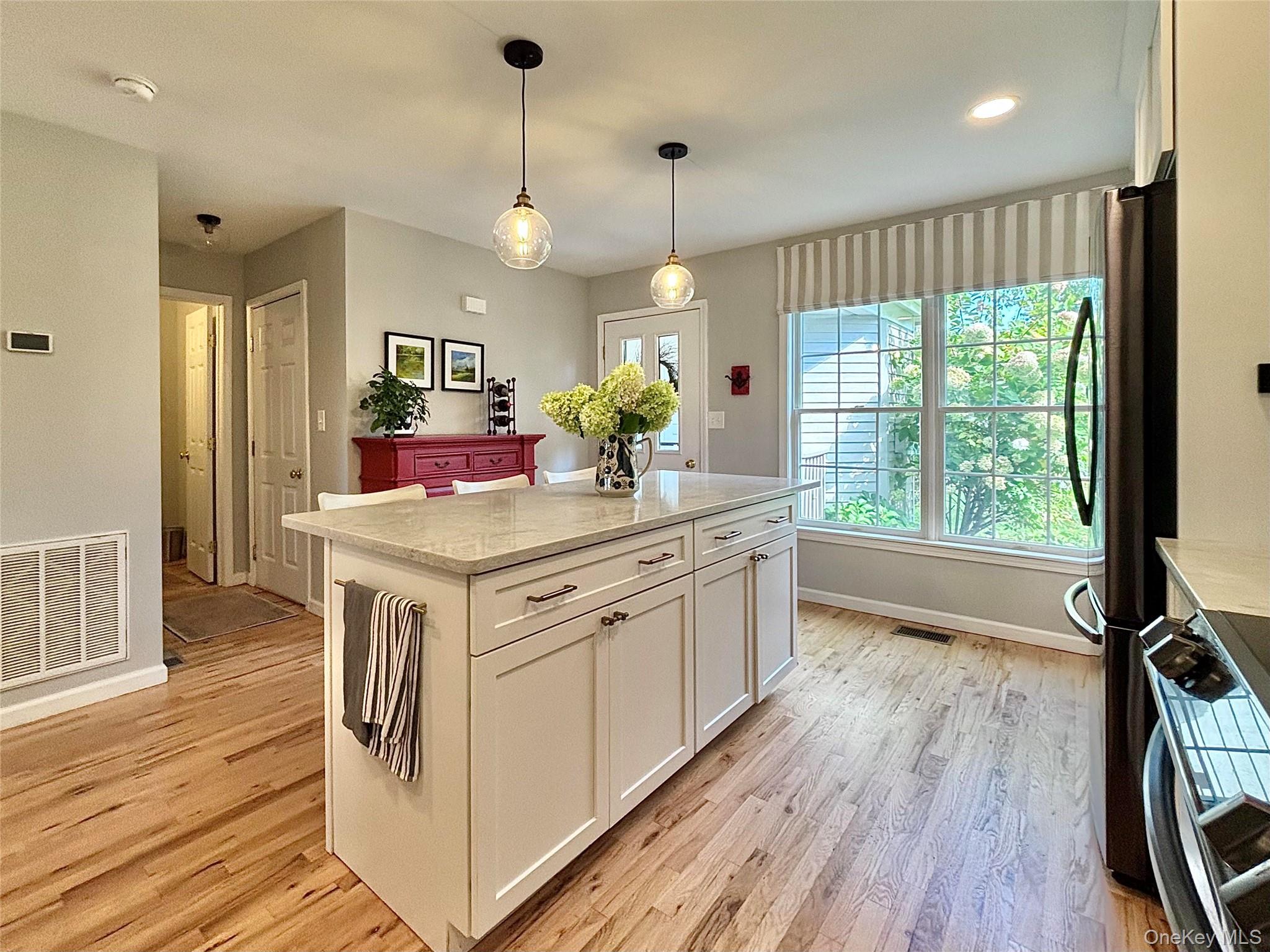 Rhinebeck, New York 12572, United States, 2 Bedrooms Bedrooms, ,3 BathroomsBathrooms,Residential,Active,209801