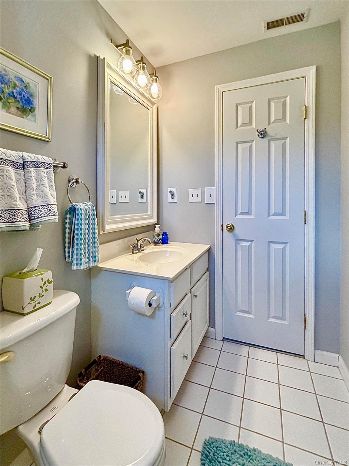 Rhinebeck, New York 12572, United States, 2 Bedrooms Bedrooms, ,3 BathroomsBathrooms,Residential,Active,209801