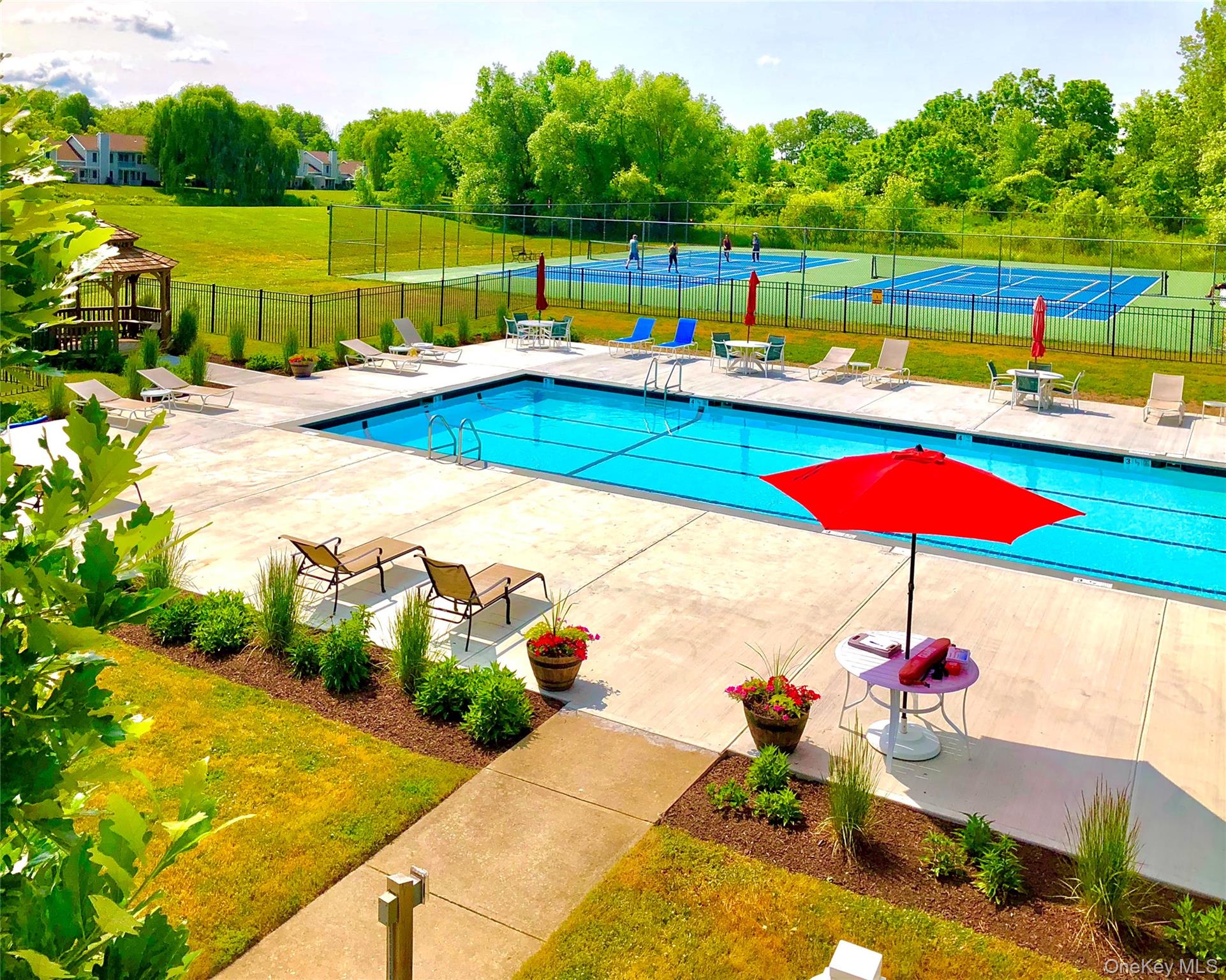 Rhinebeck, New York 12572, United States, 2 Bedrooms Bedrooms, ,3 BathroomsBathrooms,Residential,Active,209801