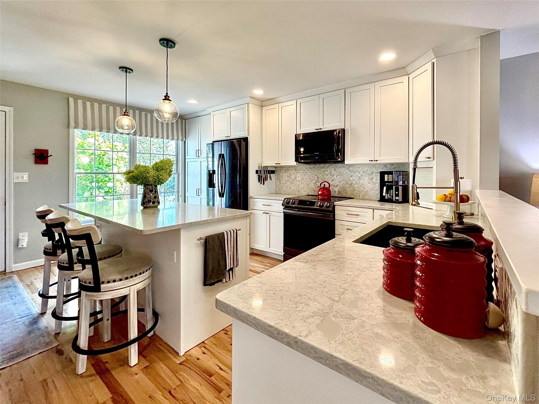 Rhinebeck, New York 12572, United States, 2 Bedrooms Bedrooms, ,3 BathroomsBathrooms,Residential,Active,209801