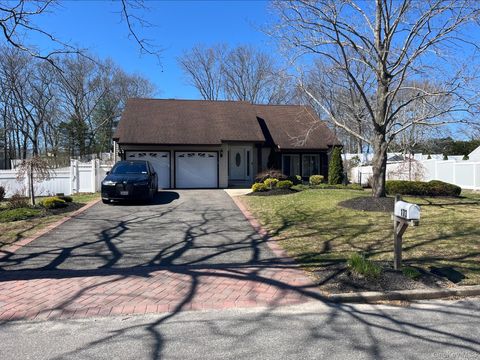 173 Sequoia Drive Coram NY 11727