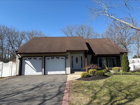 173 Sequoia Drive Coram NY 11727