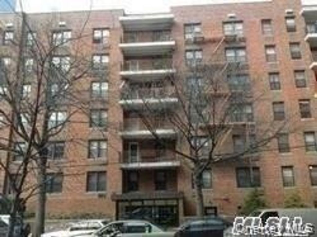 Photo of 137-05 Franklin Avenue #5M, Flushing, NY 11355 (MLS # 980573)
