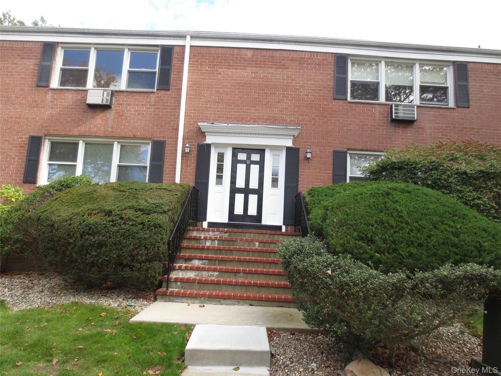 Photo of 4 Oxford Court #8007, Suffern, NY 10901 (MLS # 973435)