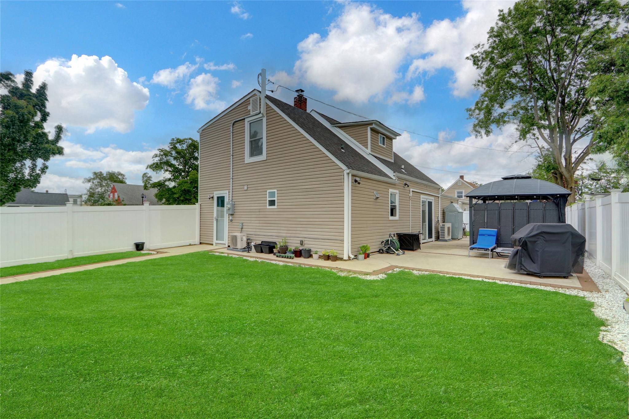 59 Harvest Lane, Levittown, New York image 5