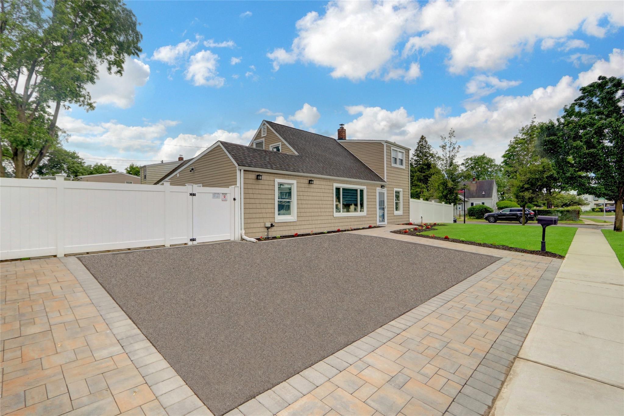 59 Harvest Lane, Levittown, New York image 4