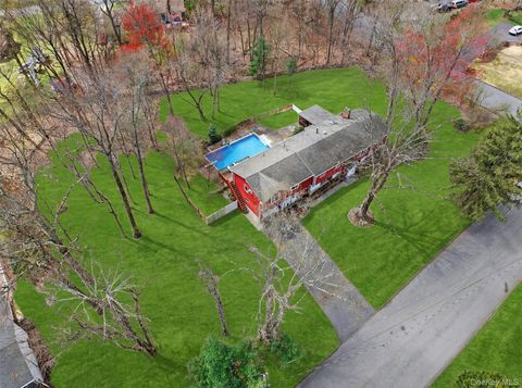 Photo of 11 Kent Road, Airmont, NY 10952 (MLS # 981360)