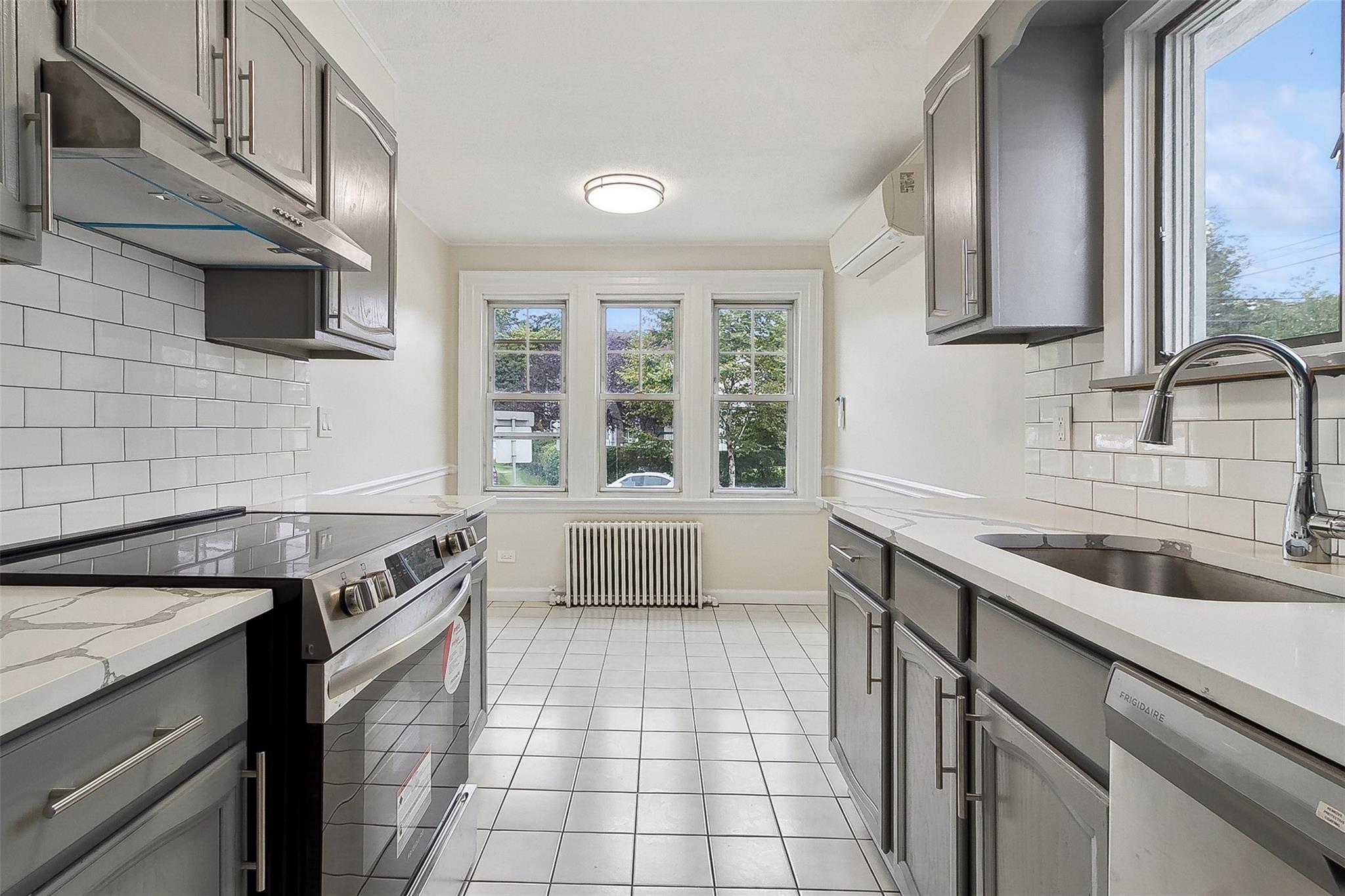 25 Armourvilla Avenue 2