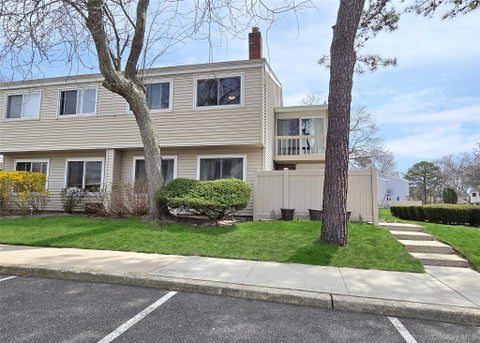 Condo For Sale - 232 Springmeadow Drive #M<br/> Holbrook, NY 11741