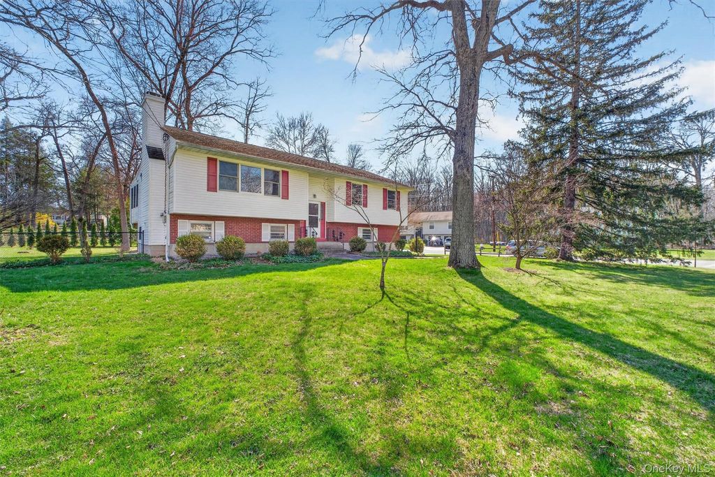 Photo of 12 Wildwood Drive, Wappingers Falls, NY 12590 (MLS # 981539)