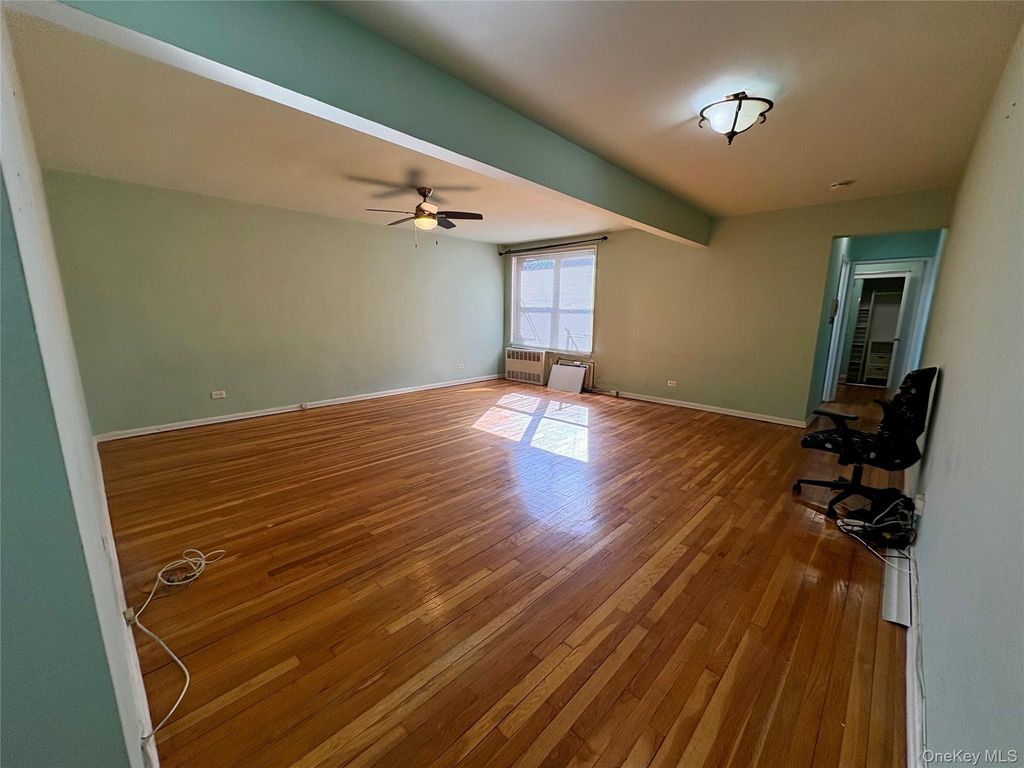 Photo of 22424 Union Turnpike #4A, Oakland Gardens, NY 11364 (MLS # 965492)