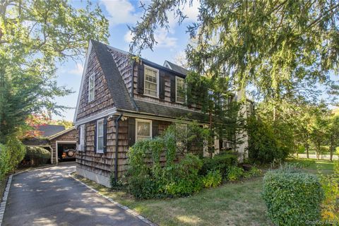 Photo of 26 Vista Hill Road, Great Neck, NY 11021 (MLS # 926723)