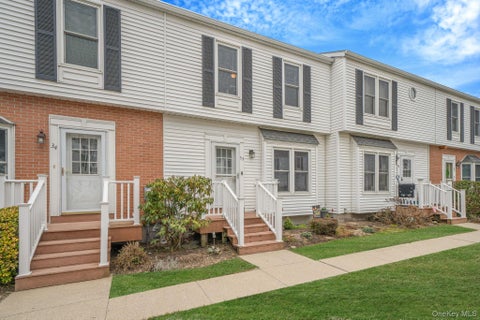 Homes For Sale - 190 Merrick Road #35<br/> Amityville, NY 11701