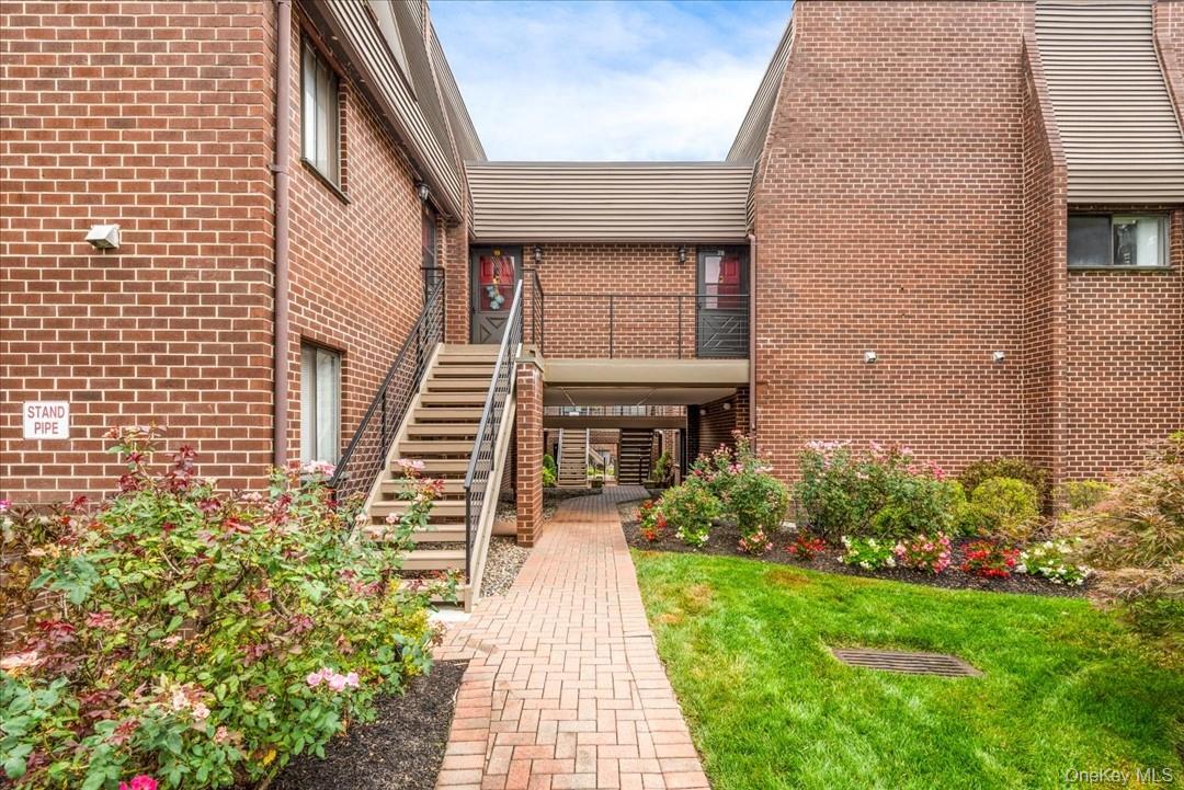 492 N Broadway Avenue 28