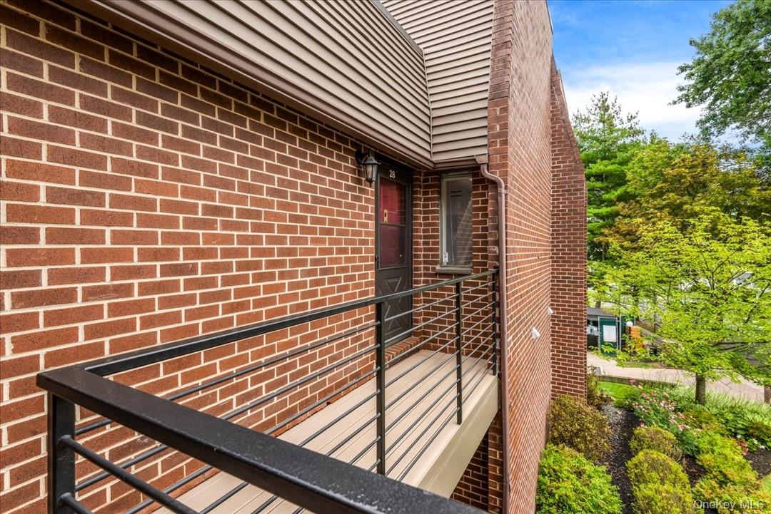 492 N Broadway Avenue 28