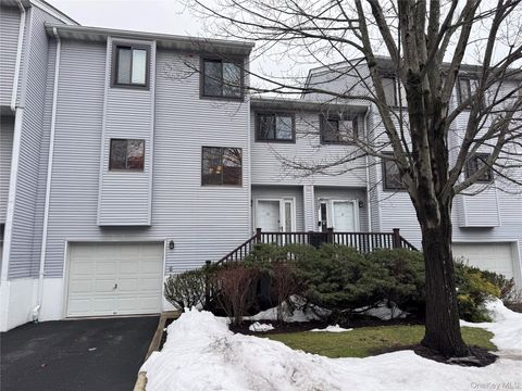 Condo For Sale - 10 Evan Court<br/> Nanuet, NY 10954