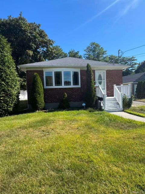 Photo of 1253 Raymond Road, North Bellmore, NY 11710 (MLS # 920374)