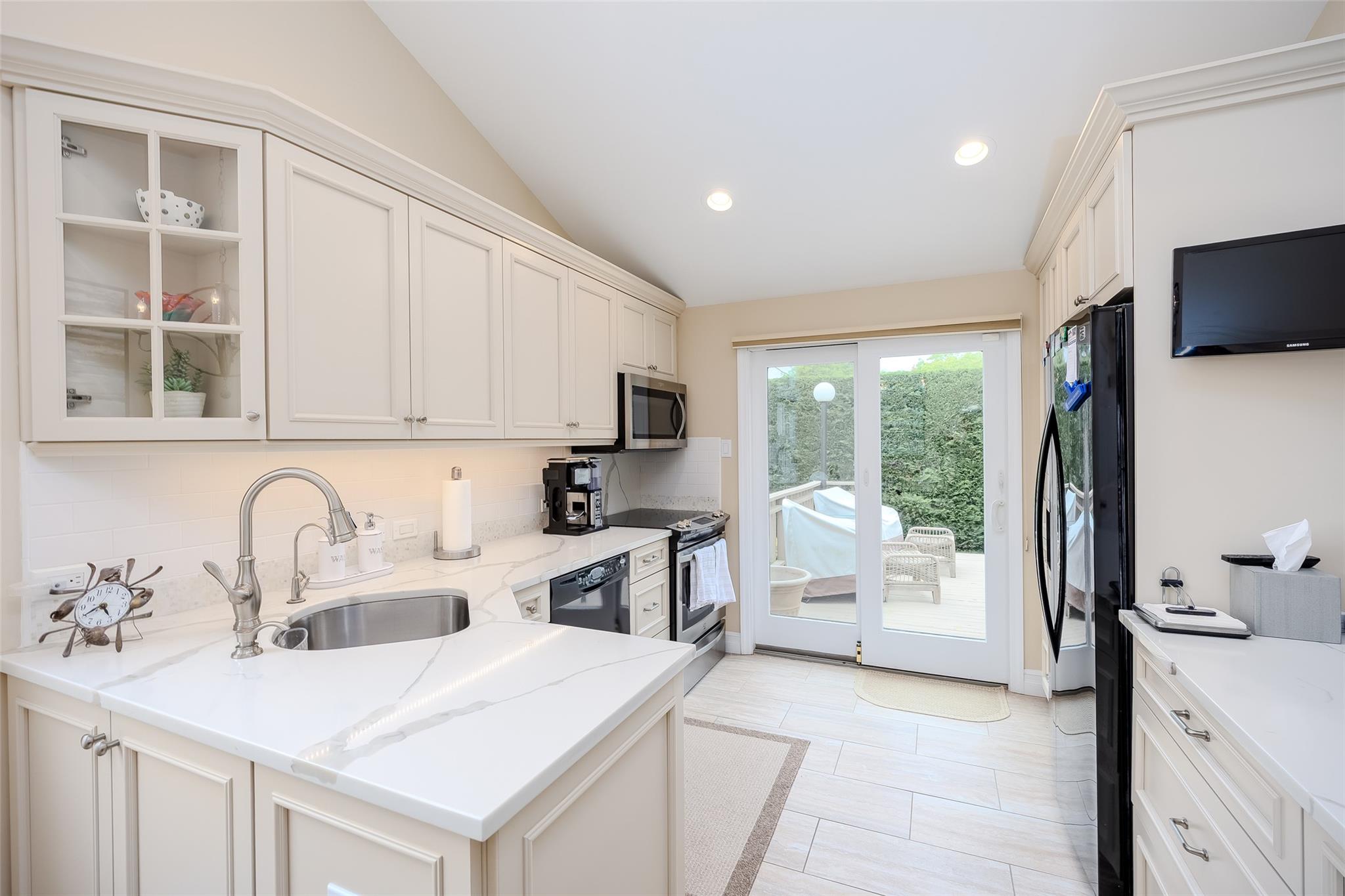 36 Randy Lane, Plainview, New York image 10
