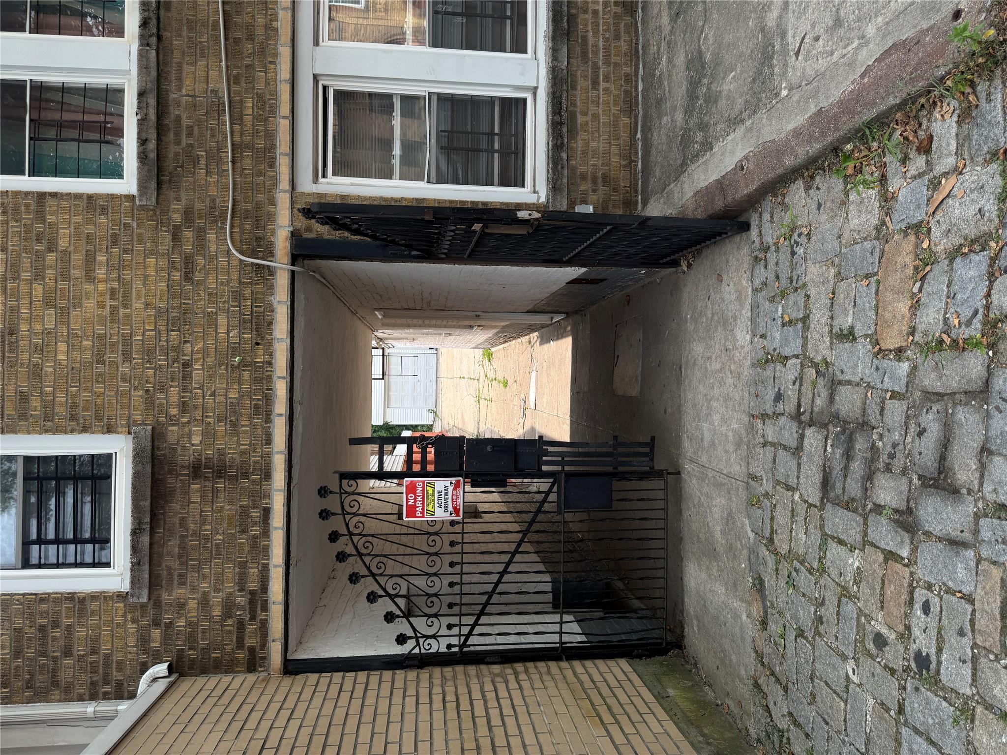 3015 Paulding Avenue