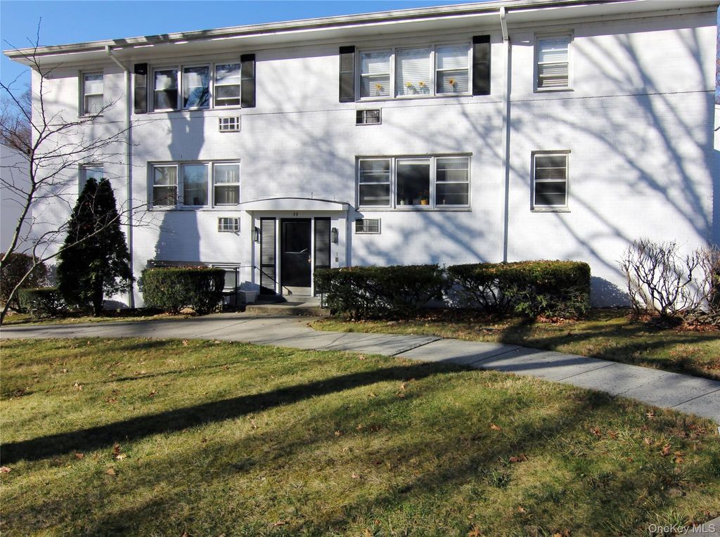 Photo of 39 Avon Circle #A, Rye Brook, NY 10573 (MLS # 942412)