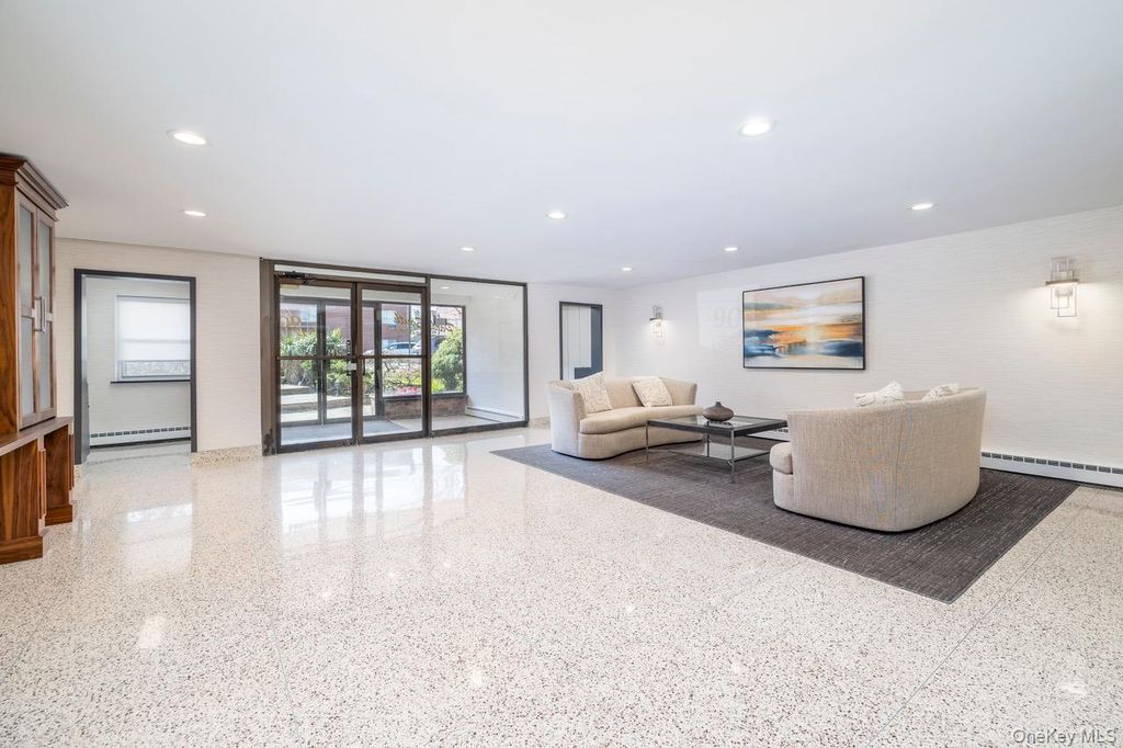 Photo of 90 South Park Avenue #B3, Rockville Centre, NY 11570 (MLS # 984870)