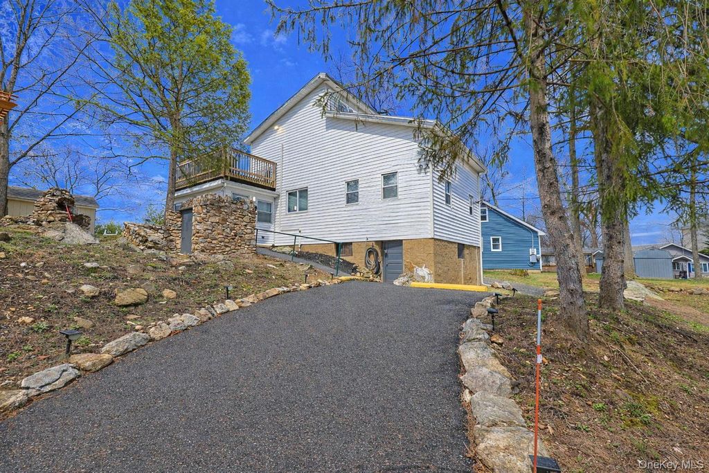 Photo of 27 Franklin Street, Fort Montgomery, NY 10922 (MLS # 959036)