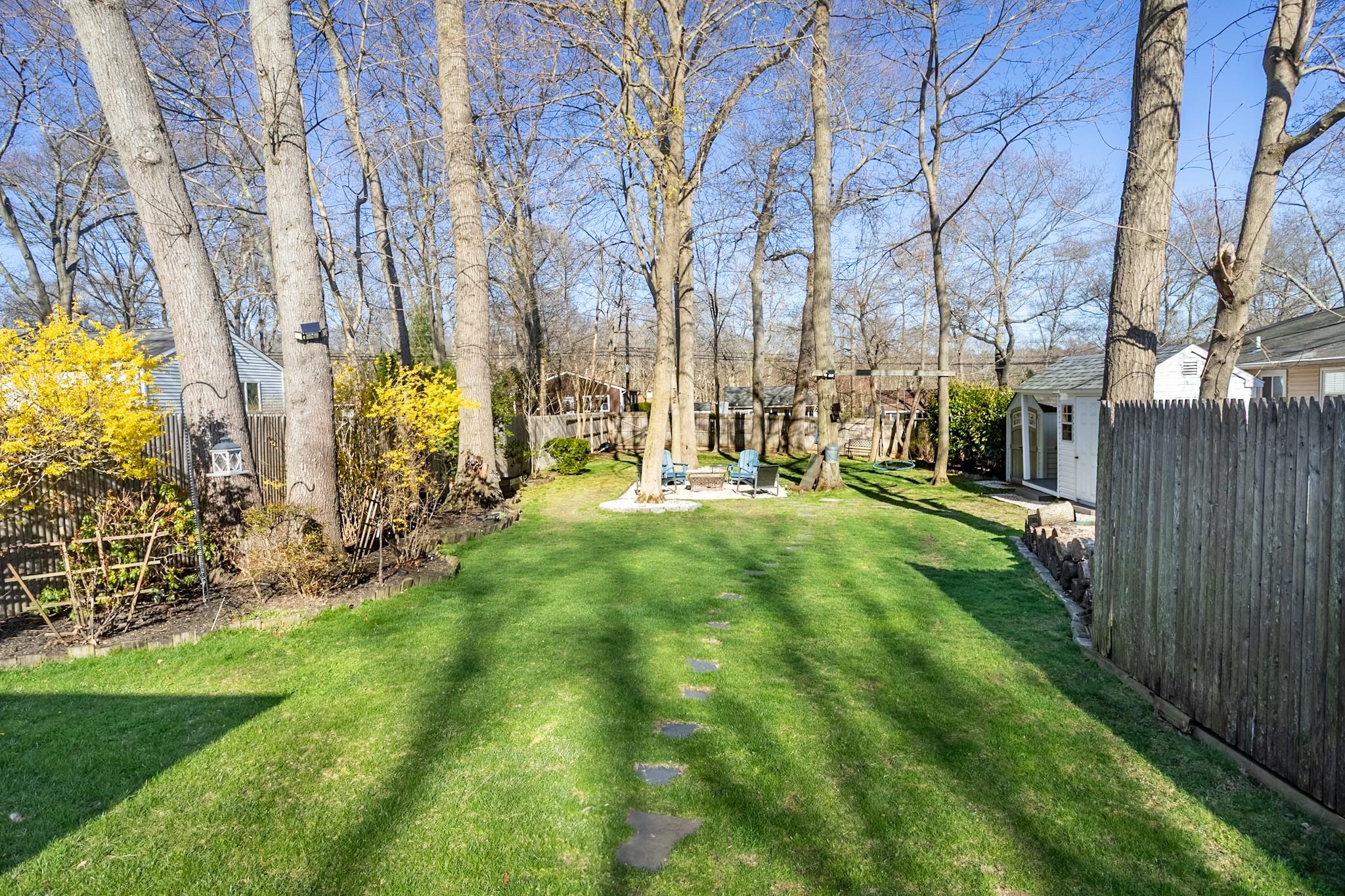 93 Wauwepex Trail, Ridge, New York image 21