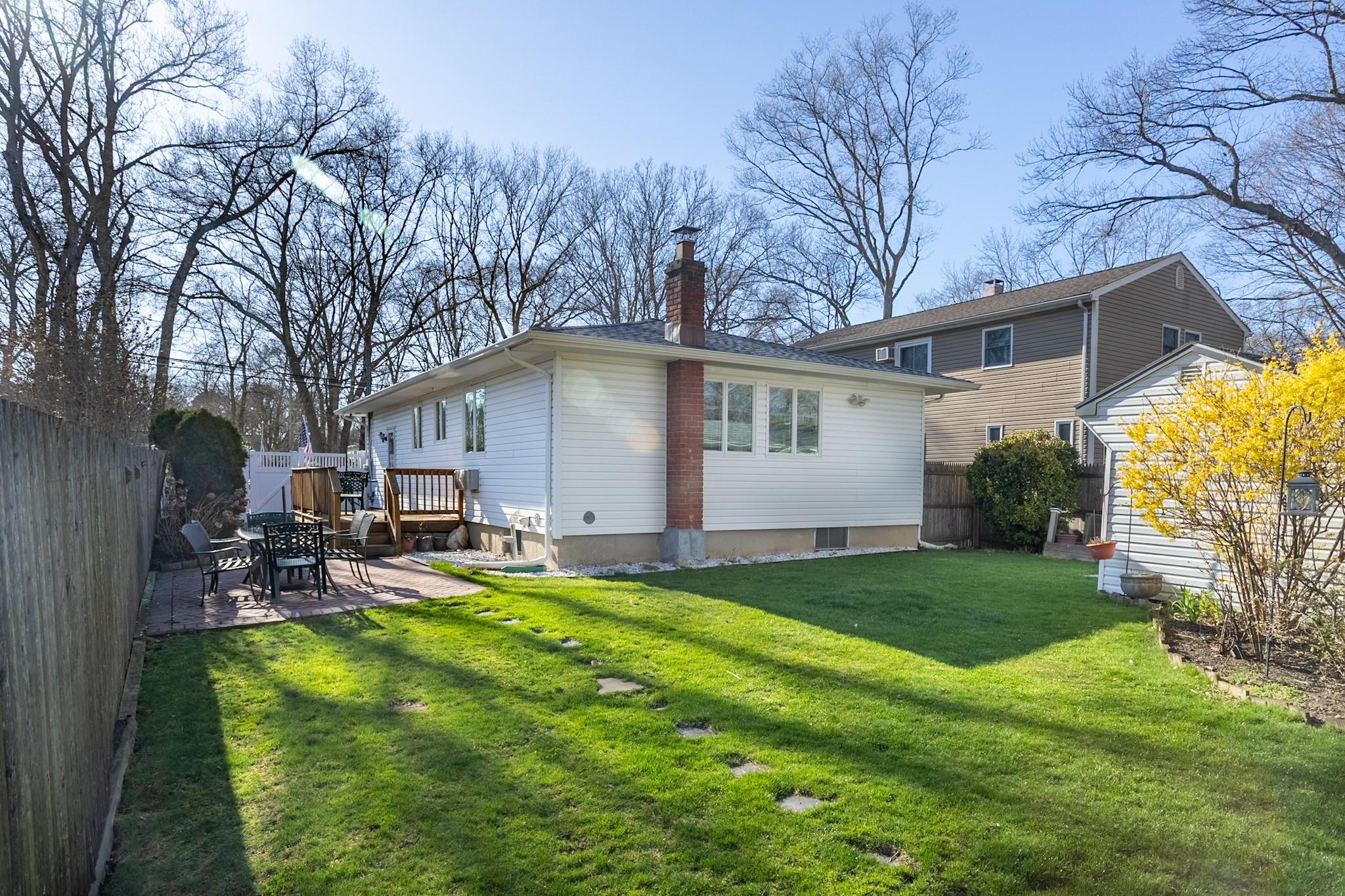 93 Wauwepex Trail, Ridge, New York image 20