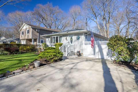 93 Wauwepex Trail, Ridge, NY 11961 - MLS#: 848060