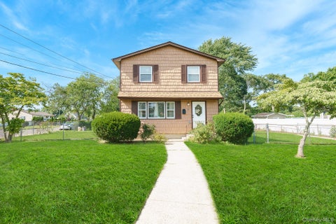 Homes For Sale - 9 Van Cedar Street<br/> Brentwood, NY 11717
