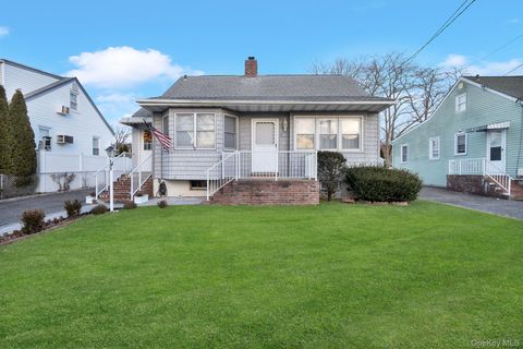 18 Cambridge Avenue Bethpage NY 11714