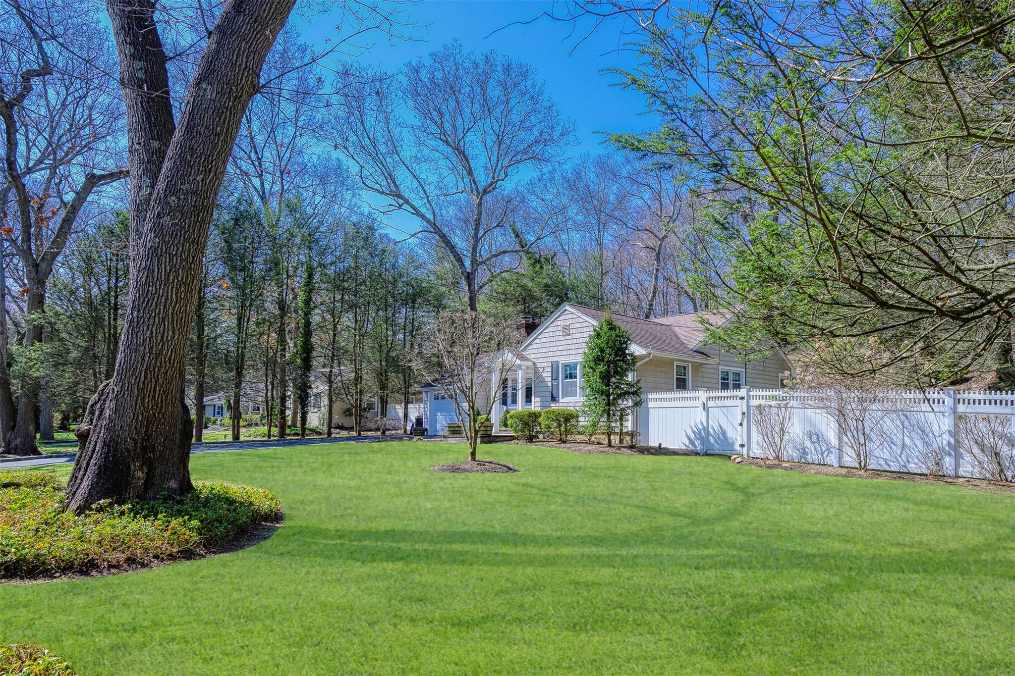 36 N Cold Spring Hills Road, Huntington, Florida image 37