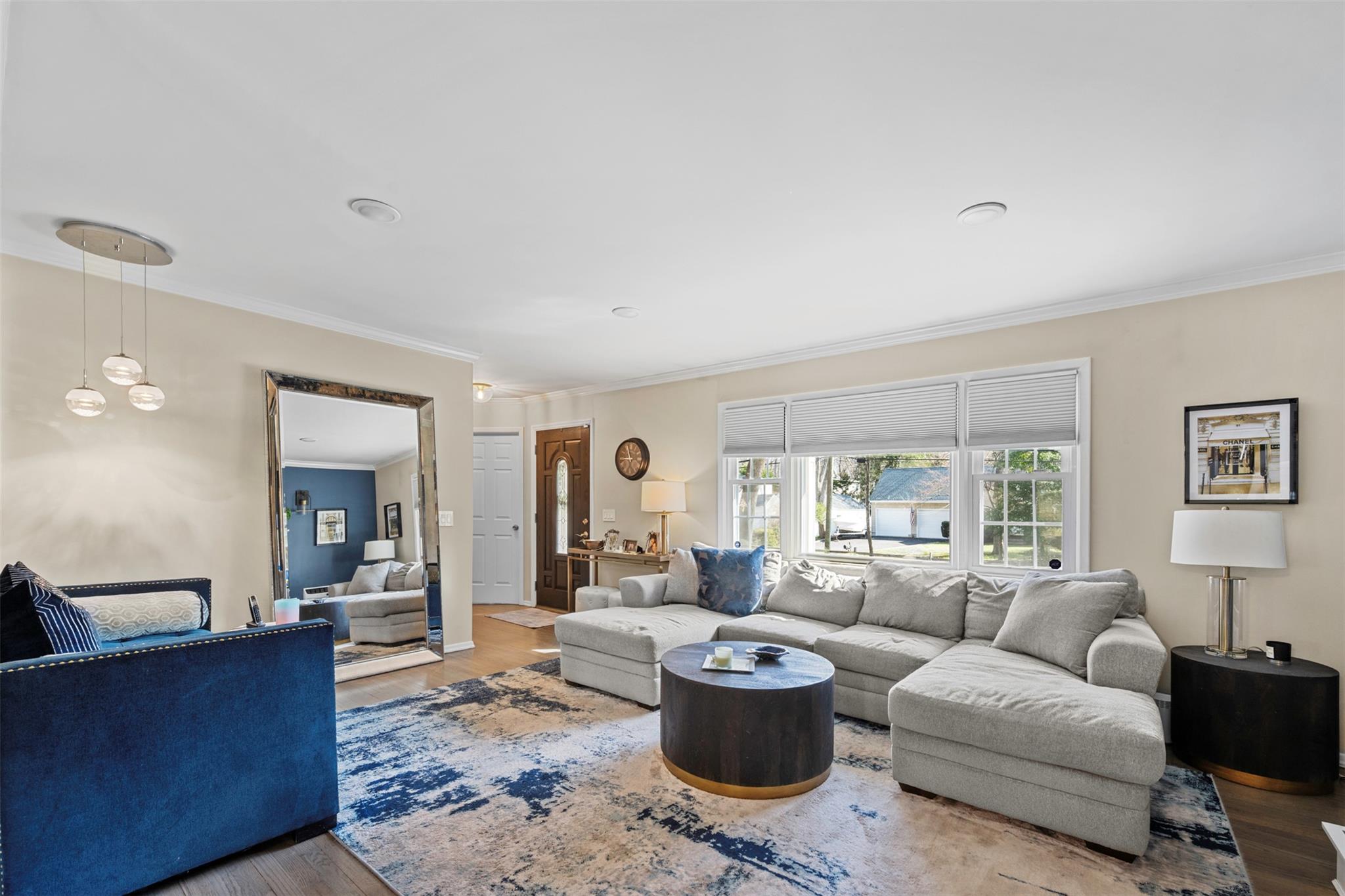 36 N Cold Spring Hills Road, Huntington, Florida image 4