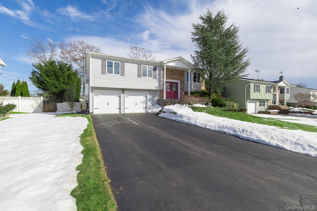 Photo of 173 Fifty Acre Road S, Smithtown, NY 11787 (MLS # 967309)