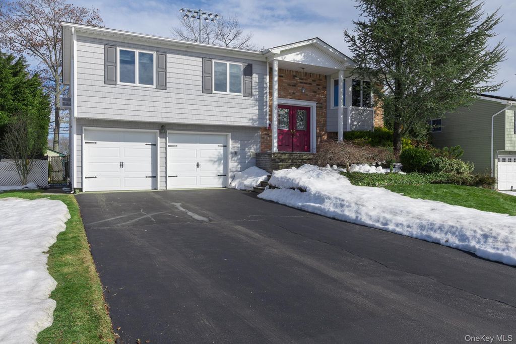 Photo of 173 Fifty Acre Road S, Smithtown, NY 11787 (MLS # 967309)