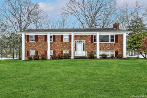 Photo of 23 Scenic Drive, Suffern, NY 10901 (MLS # 986742)