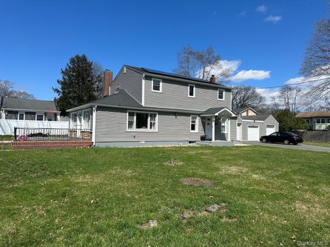 Photo of 11 Matthew Street, Farmingville, NY 11738 (MLS # 981387)