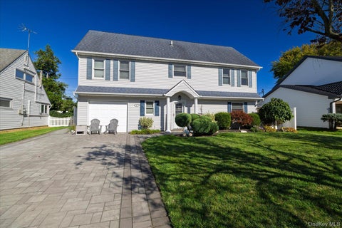 Homes For Sale - 27 Welcome Lane<br/> Wantagh, NY 11793
