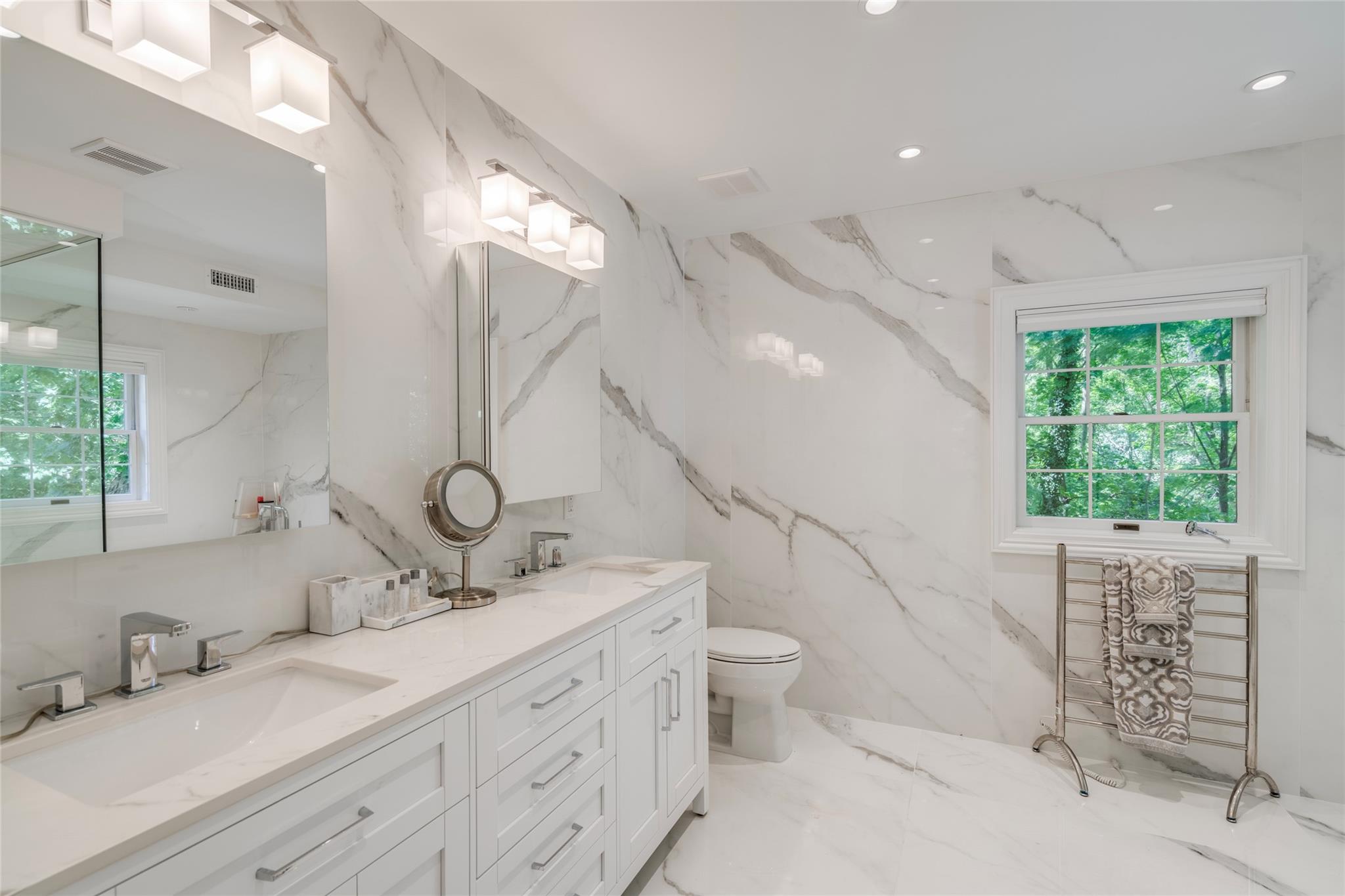 6 Camel Hollow Road, Lloyd Harbor, New York image 17