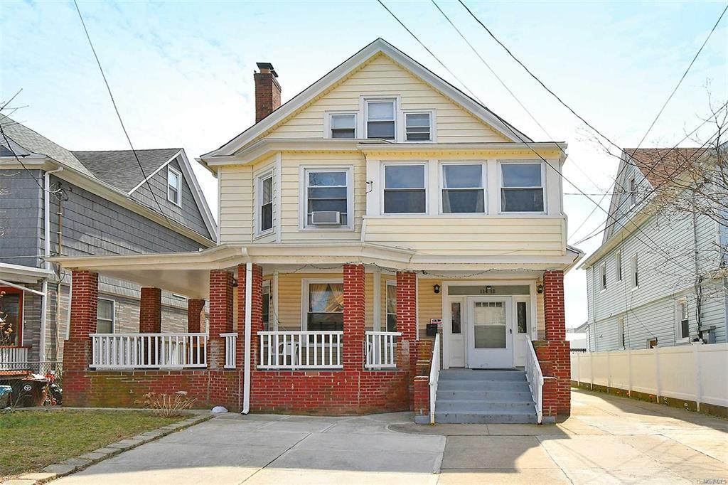 91 Avenue, Richmond Hill, Queens, NY - 8 Bedrooms  
4 Bathrooms - 