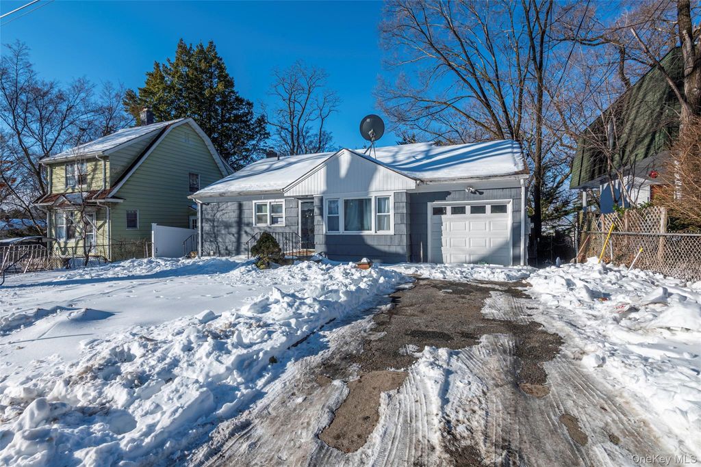 Photo of 24 Jackson Street, Glen Cove, NY 11542 (MLS # 944058)