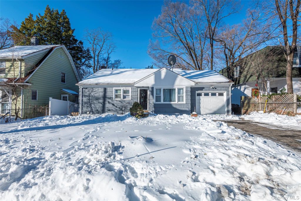 Photo of 24 Jackson Street, Glen Cove, NY 11542 (MLS # 944058)