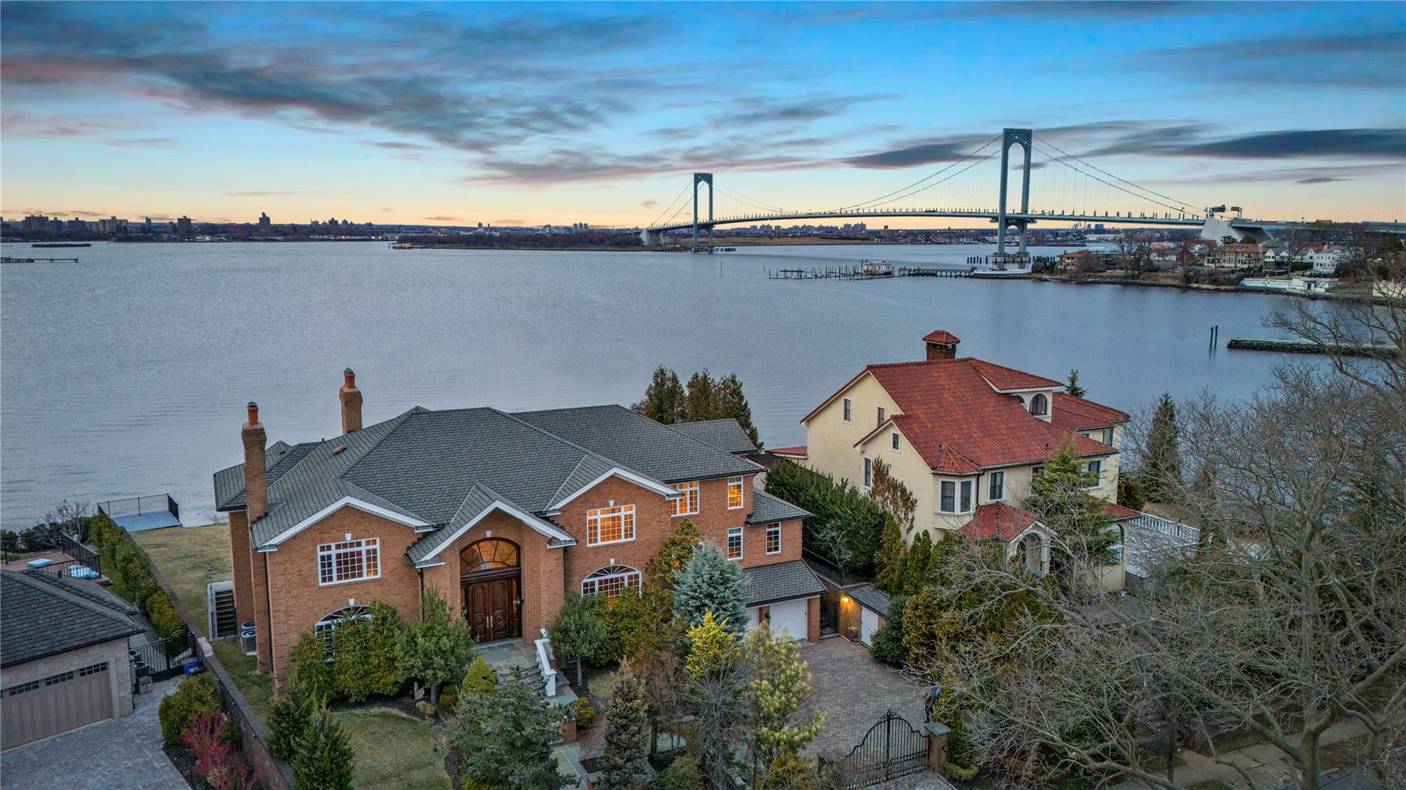 Property for Sale at Point Crescent, Malba, Queens, NY - Bedrooms: 7 
Bathrooms: 10 
Rooms: 17  - $6,250,000