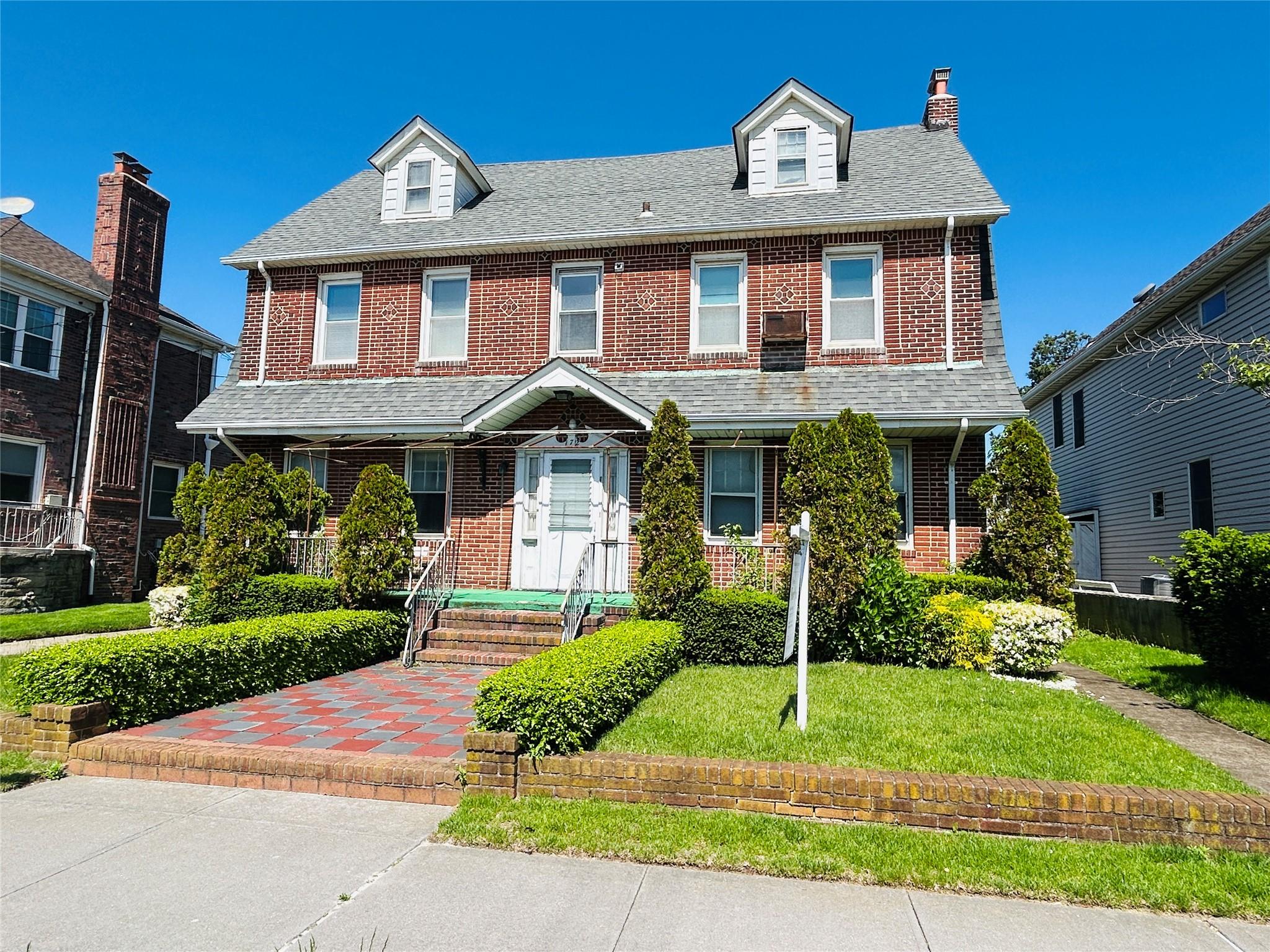 Beach 136th Street, Rockaway Park, Queens, NY - 6 Bedrooms  
4 Bathrooms  
10 Rooms - 